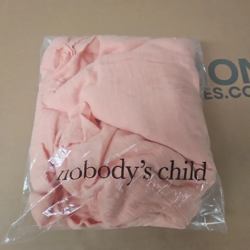 BAGGED NOBODYS CHILD SLEEVELESS CHARLIE MIDAXI DRESS IN SOFTS PINK - UK 10