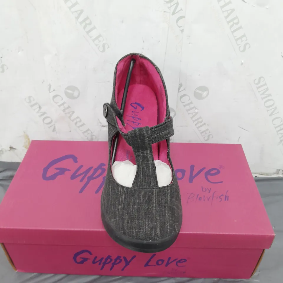 BOX OF APPROXIMATELY 6 PAIRS OF GUPPY LOVE WEDGED OPEN TOP SHOE - SIZE 43