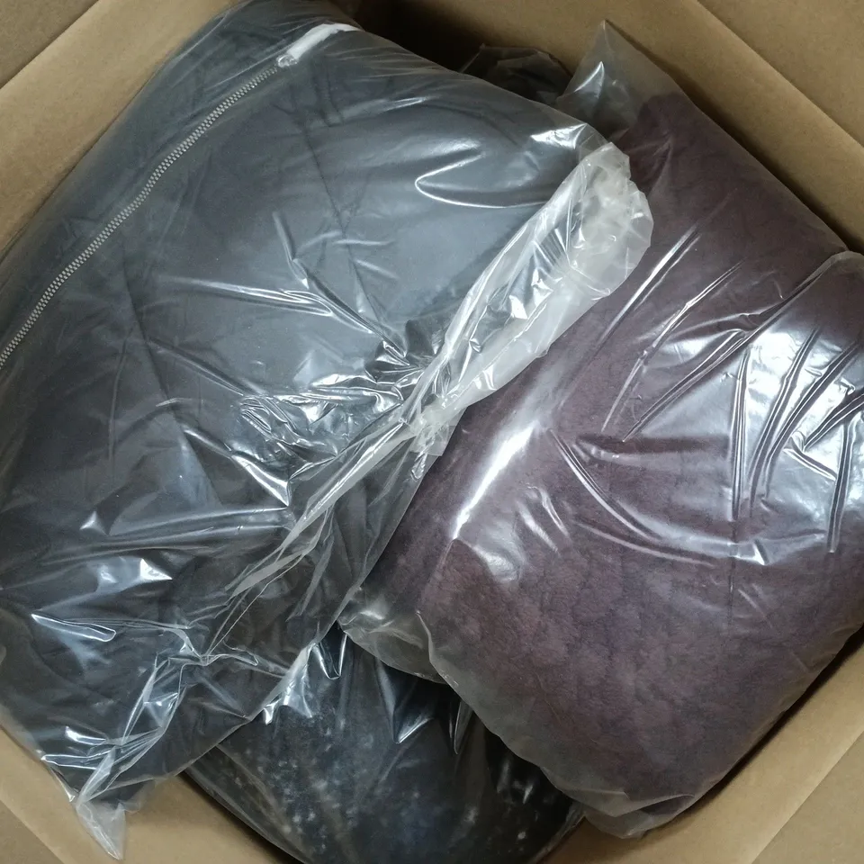 APPROXIMATELY 14 ASSORTED CLOTHING ITEMS IN VARIOUS SIZES, COLOURS & STYLES TO INCLUDE BRANDS SUCH AS COZEE HOME, ASHWOOD LEATHER, RUTH LANGSFORD, ETC - COLLECTION ONLY