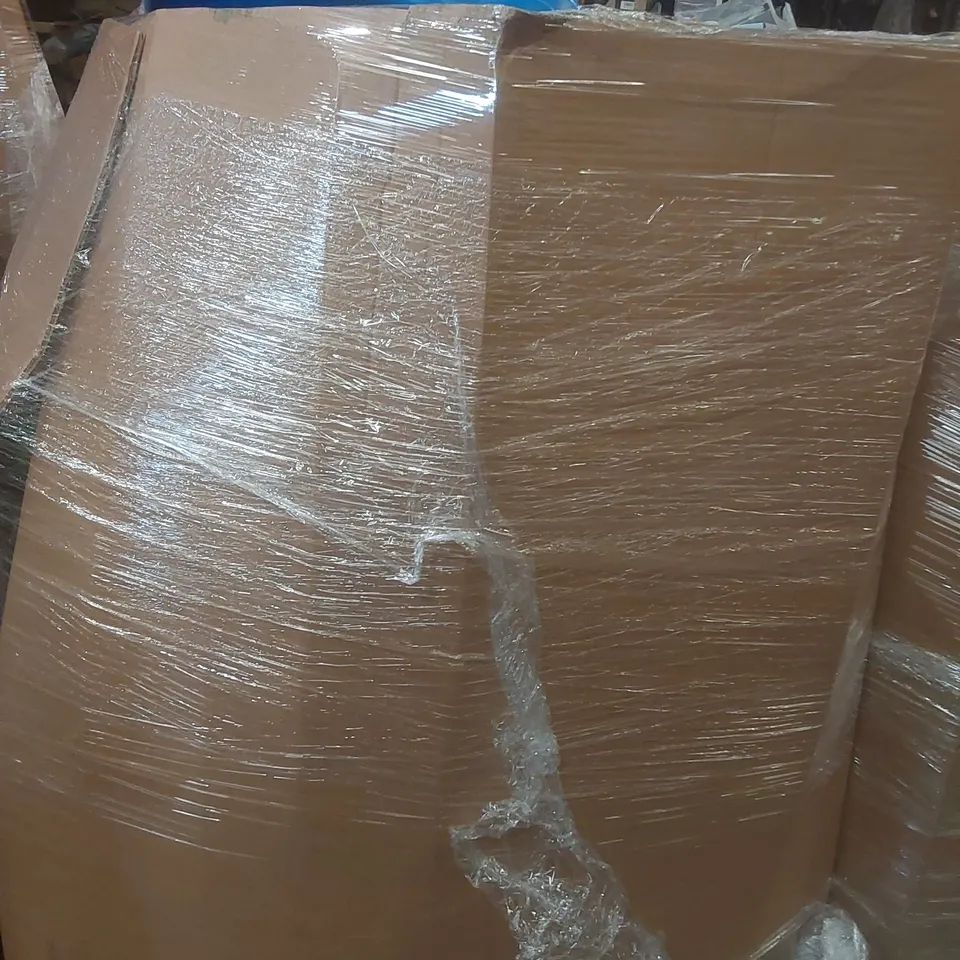 PALLET CONTAINING A VERY LARGE QUANTITY OF ASSORTED CHILDREN'S TOYS INCLUDING: SAND PIT, SOFT TOYS, DUNK 4 GAME ECT