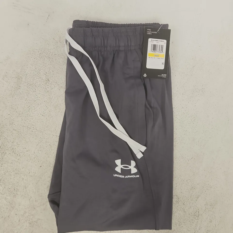 UNDER ARMOUR CHALLENGER TRAINING PANTS IN GREY SIZE MEDIUM