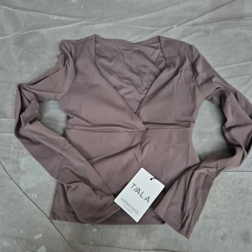T/ALA DAYFLEX LONG SLEEVE V NECK TOP IN DEEP TAUPE - SMALL