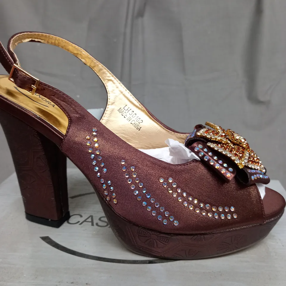 BOX OF APPROXIMATELY 10 ASSORTED PAIRS OF SHOES TO INCLUDE SILVER HEELS, GEM HEELS, COFFEE COLOURED HEELS ETC