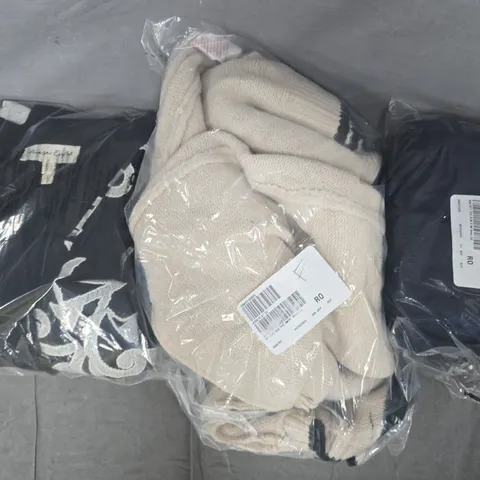 BOX OF APPROXIMATELY 15 ASSORTED CLOTHING AND FASHION ITEMS IN VARIOUS STYLES, SIZES, AND COLOURS - COLLECTION ONLY