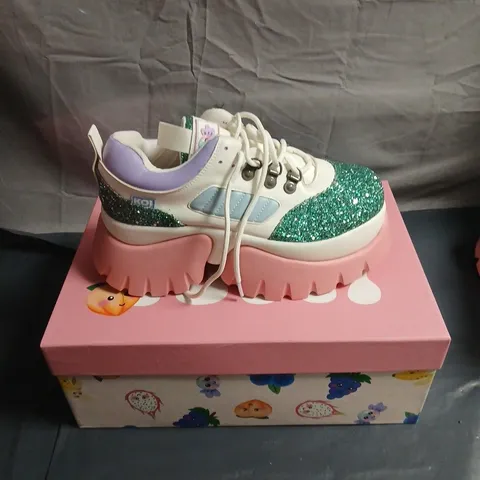 KOI FRUITTI TUTTI GLITTER PLATFORM SNEAKERS – WHITE WITH GREEN GLITTER TOE CAP, PINK SOLE SIZE 7