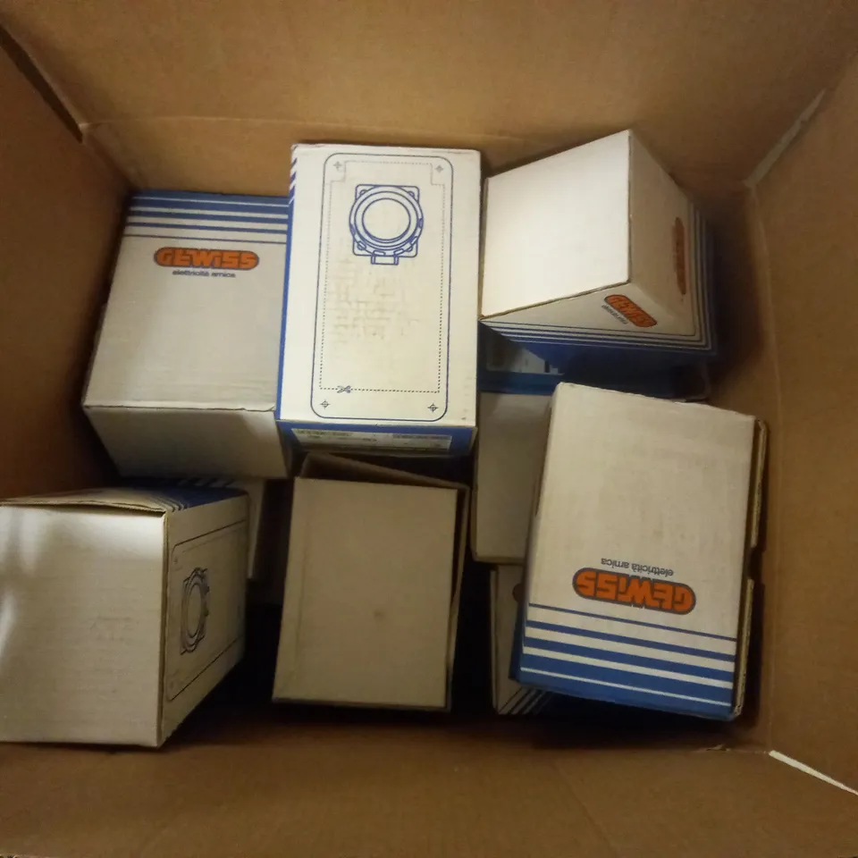 LOT TO CONTAIN APPROXIMATELY 12 GEWISS ELECTRONIC SOCKET RELATED PRODUCTS, SPECIFICATIONS AND MODELS MAY VARY 