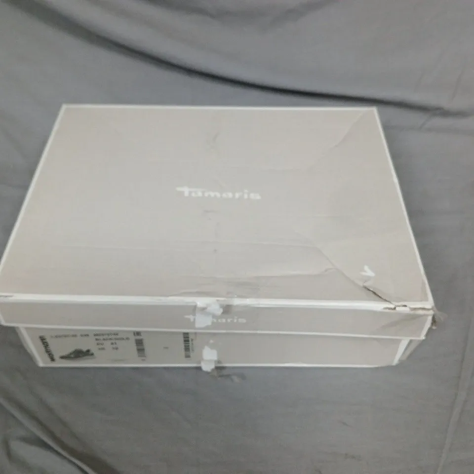 BOXED TAMARIS VEGAN WOMEN'S TRAINERS IN BLACK/GOLD, UK 8 (EU 41, US 10)