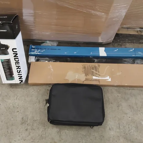 PALLET OF ASSORTED ITEMS INCLUDING: WATER FILTER SYSTEM, LED AQUARIUM LIGHT, VENETIAN BLINDS, LAPTOP BAG, CLOTHES RACK