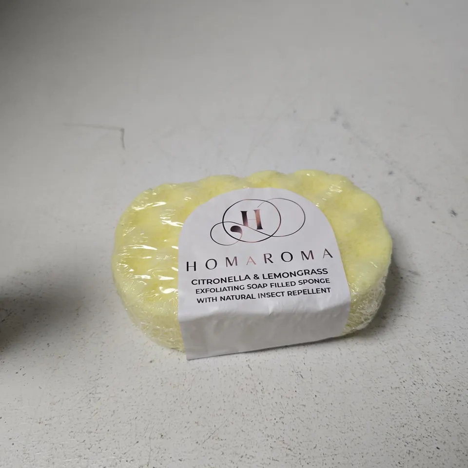 APPROXIMATELY 18 ASSORTED COSMETIC ITEMS INCLUDING HOMAROMA SOAP SPONGE , SLICK GORILLA SEA SALT SPRAY AND E45 ITCH RELIEF CREAM