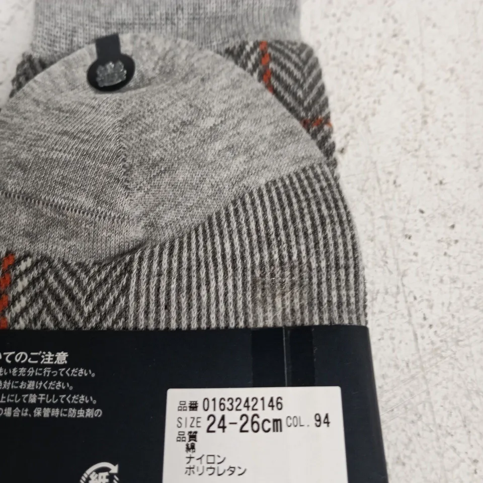 TWO DESIGNER SOCKS PAIRS: AQUASCUTUM LONDON AND DAKS LONDON, UK SIZE 6-7 (24-26CM)