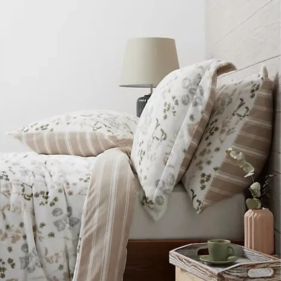 Outlet Cozee Home Velvetsoft Reversible Floral Stripe Print Fleece