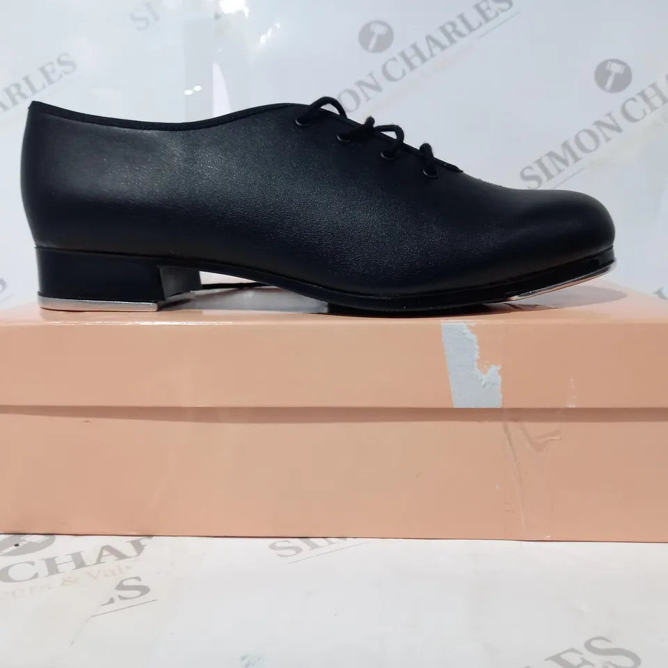 BOXED PAIR OF BLOCH TAP DANCING SHOES IN BLACK SIZE 9