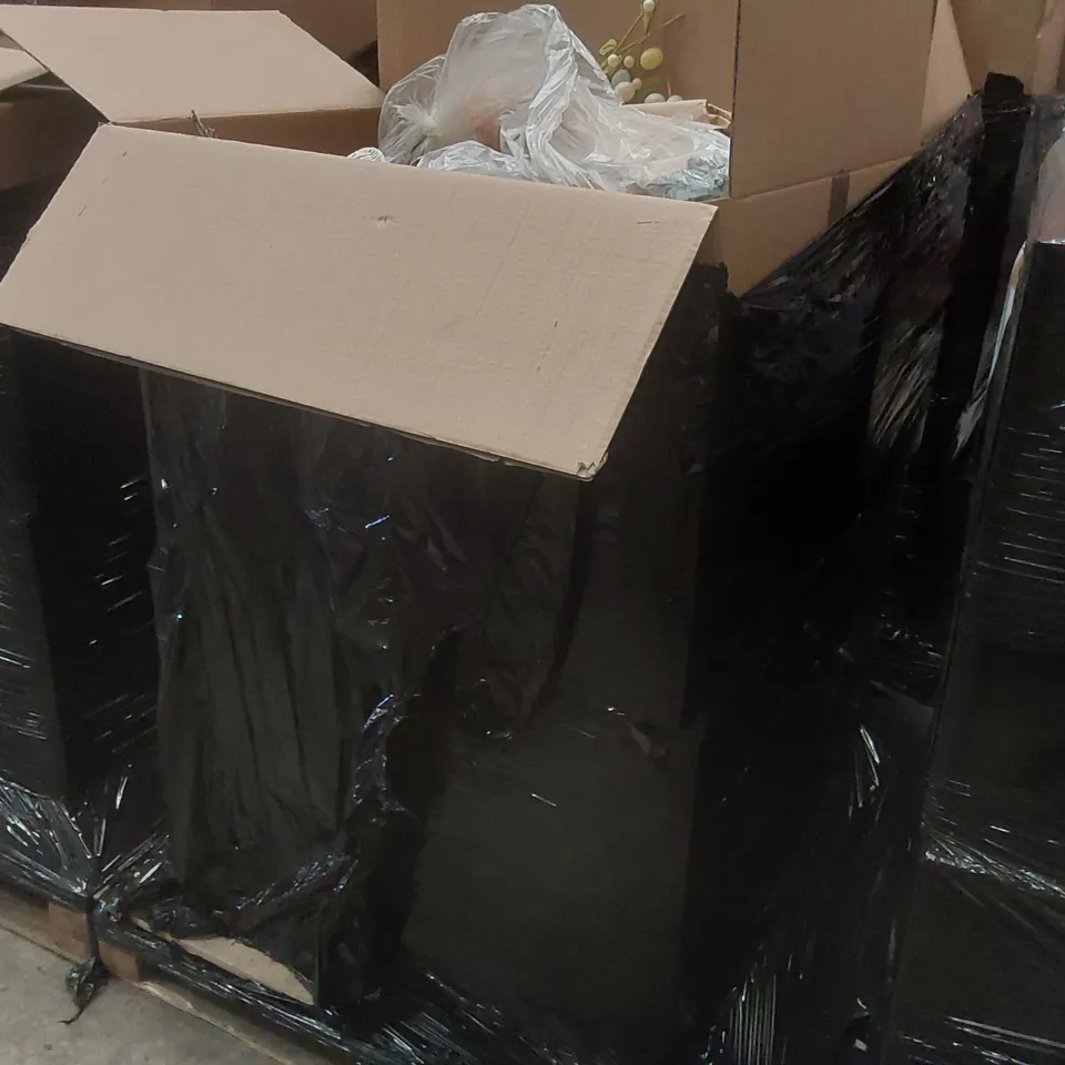 PALLET CONTAINING A VERY LARGE QUANTITY OF ASSORTED EASTER PRODUCTS