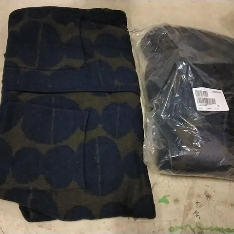 4 BOXES OF APPROXIMATELY 8 DESIGNER BEU DE LIRI CARDIGANS BLUE/BROWN - SIZE 3 × LARGE, 1 × XS