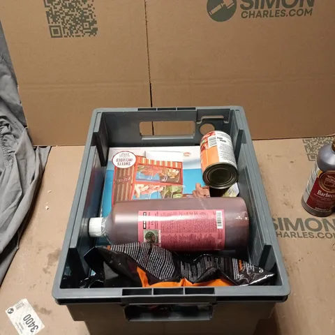 TOTE OF APPROXIMATELY 8 FOOD AND DRINK ITEMS TO INCLUDE: HEERA FOOD SAUCES 