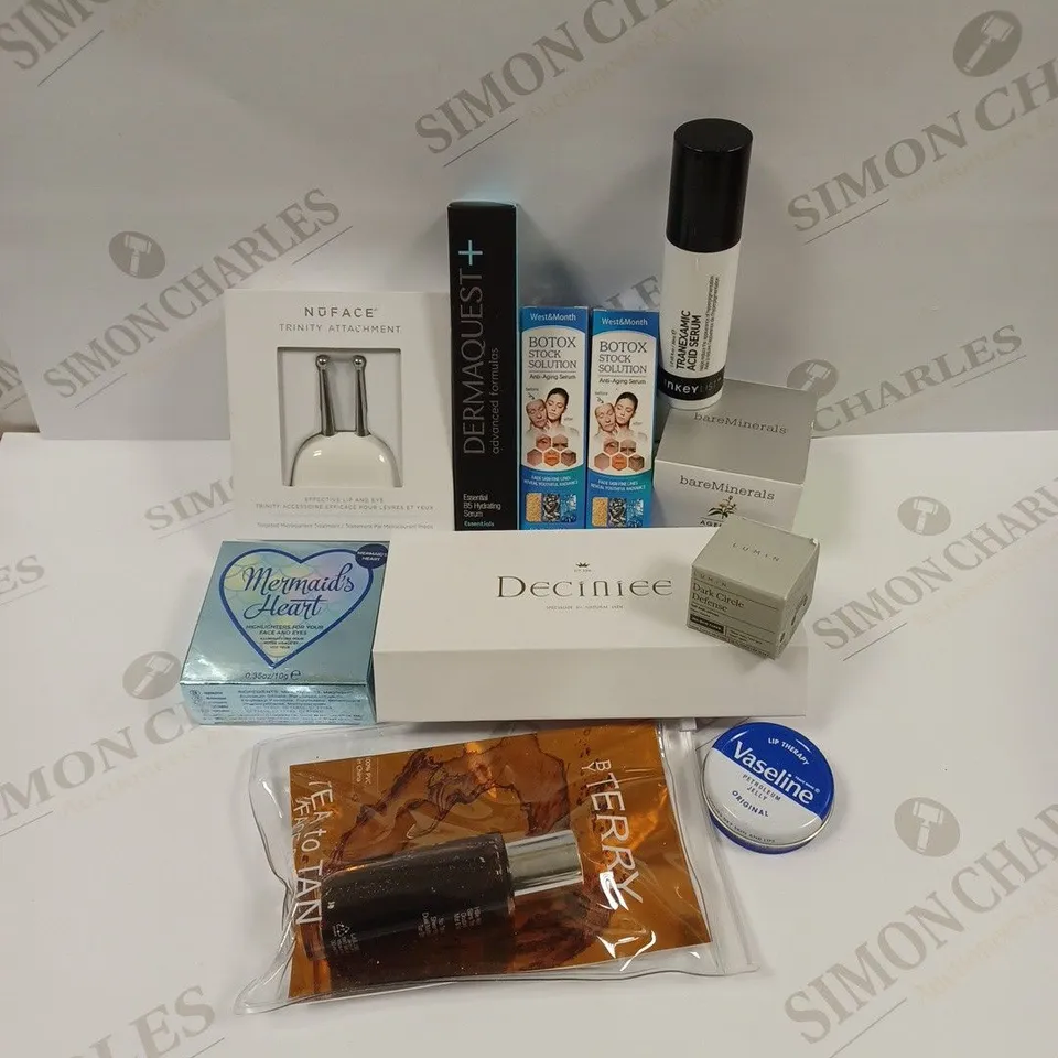 APPROXIMATELY 10 ASSORTED HEALTH AND BEAUTY PRODUCTS TO INCLUDE WEST & MOTH ANTI-AGING CREAM, BARE MINERALS FACE CREAM, MERMAID'S HEART HIGHLIGHTER FOR FACE AND EYES, DECINIEE JADE ROLLER ETC.