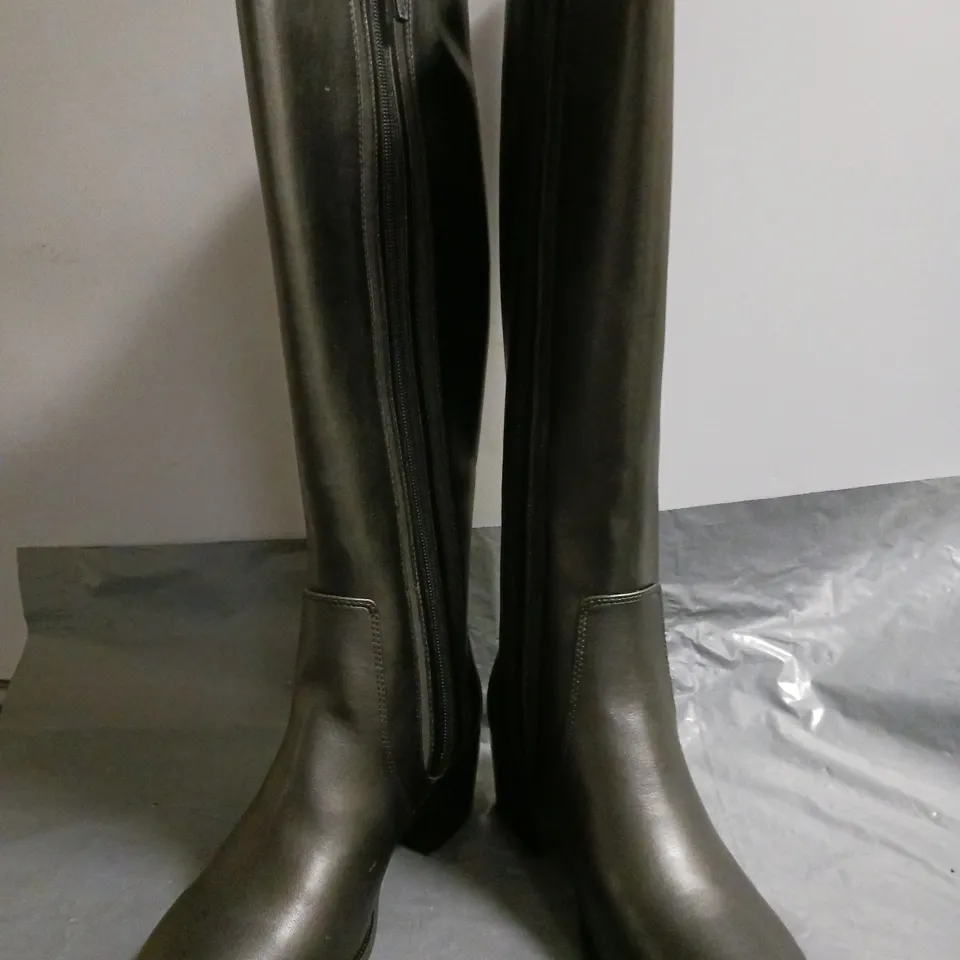 BOXED PAIR OF ALDO KNEE-HIGH BOOTS IN BLACK SIZE UK 5