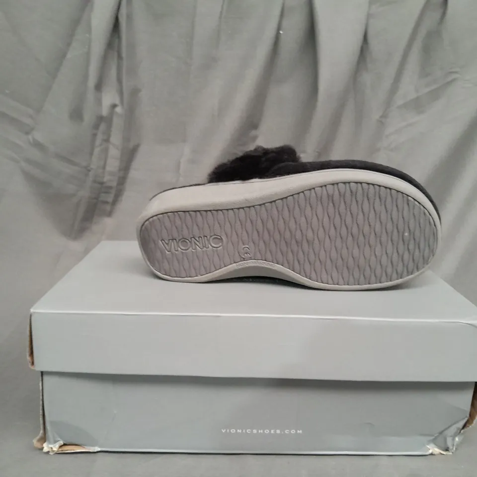 BOXED PAIR OF VIONIC MARIELLE SLIPPERS IN BLACK SIZE 3