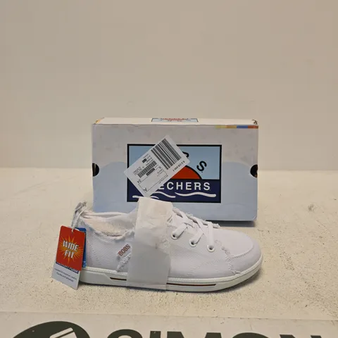 Skechers White Trainers – UK 6 (EU 39)