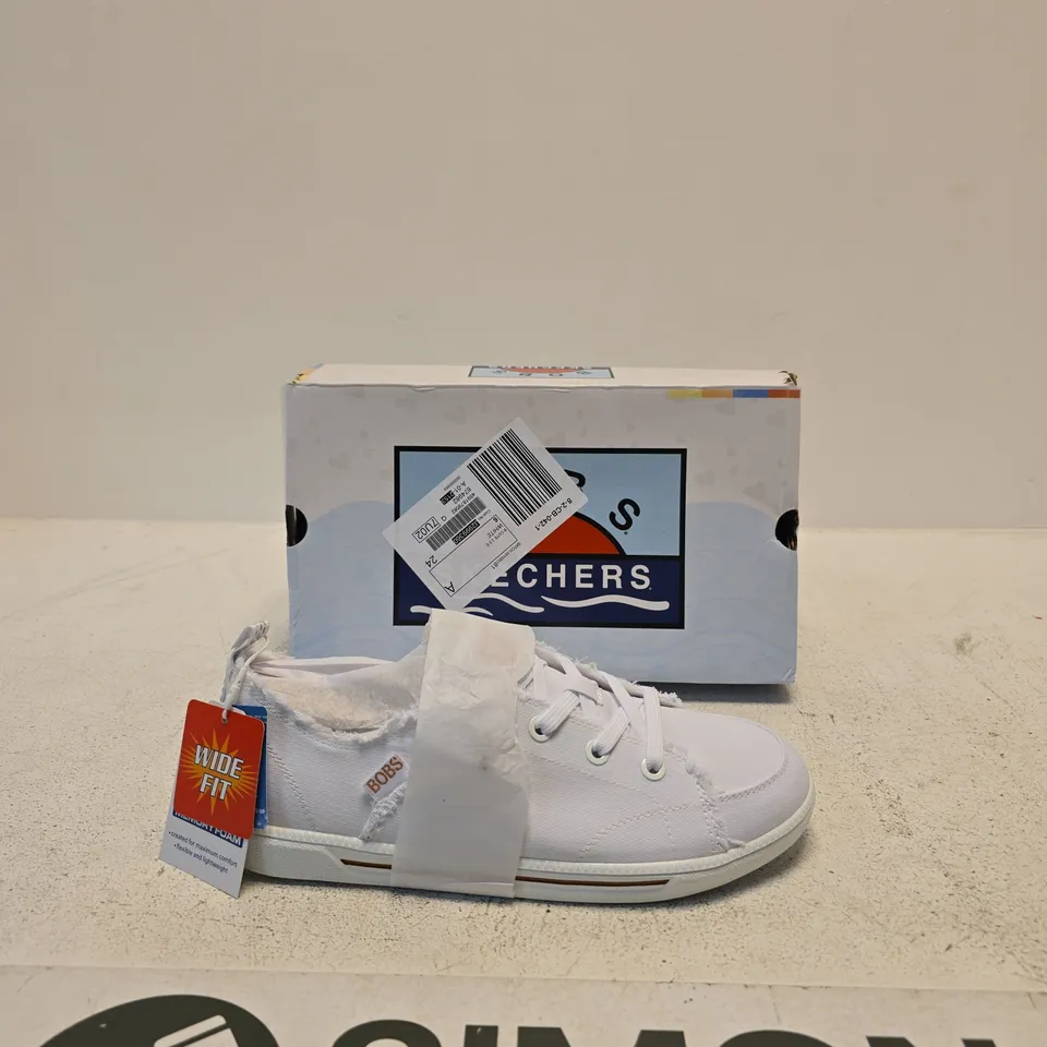 Skechers White Trainers – UK 6 (EU 39)