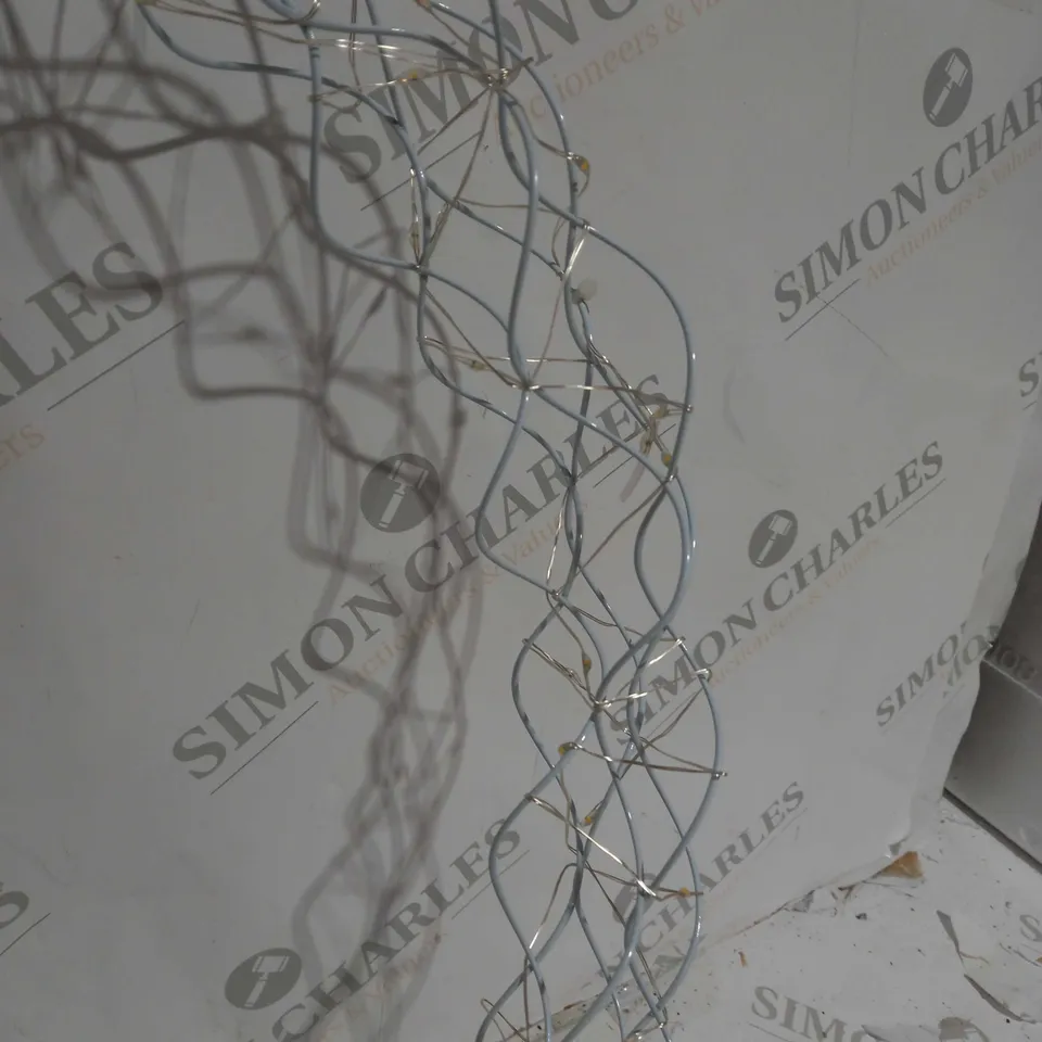 WHITE LIGHT UP WREATH