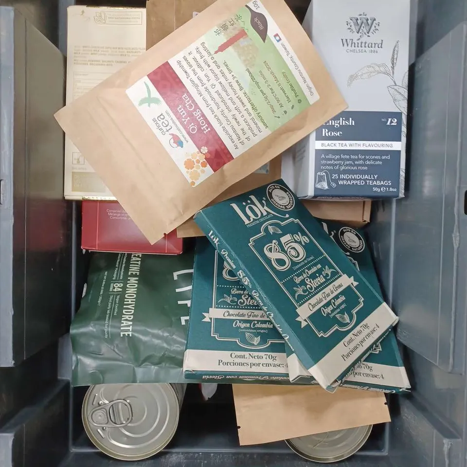 LOT OF APPROXIMATELY 20 FOOD AND DRINK ITEMS TO INCLUDE CURRY POWDER, CHOCOLATE AND WHITTARD TEA