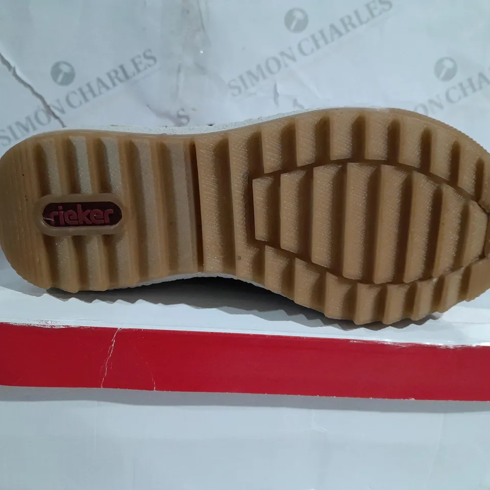 BOXED PAIR OF RIEKER WATER RESISTANT WARM HIKING BOOTS, NAVY - SIZE 5