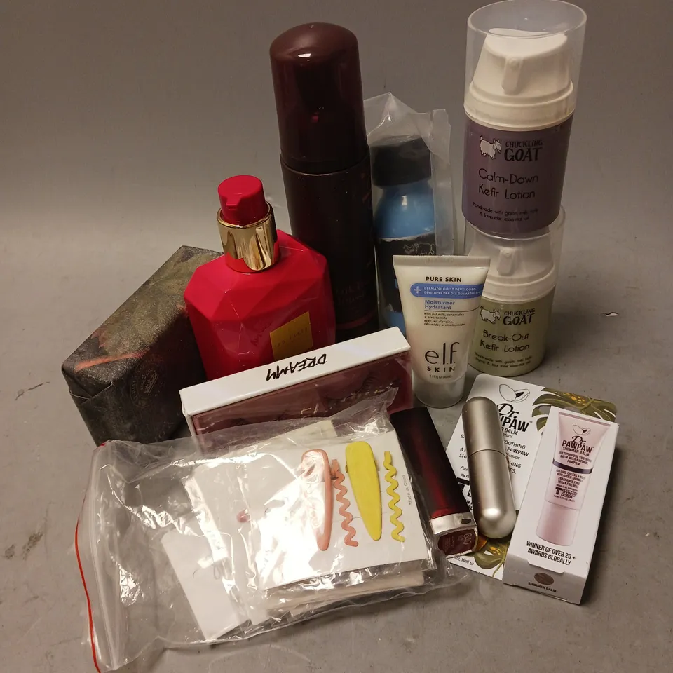 BOX OF APPROXIMATELY 15 COSMETIC ITEMS TO INCLUDE - TED BAKER BODY LOTION - PAWPAW SHIMMER BALM - CHUCKLING GOAT BREAK OUT KEFIR LOTION - ETC