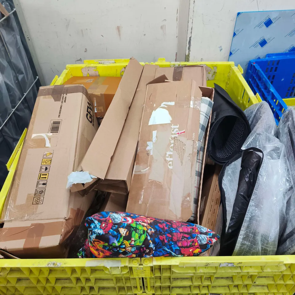 APPROXIMATELY 20 ASSORTED HOUSEHOLD PRODUCTS TO INCLUDE CUSHIONS, HOME DECOR, WALL ART ETC - COLLECTION ONLY 