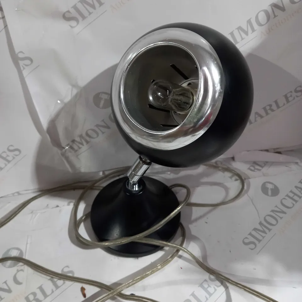 VINTAGE EYEBALL LAMP