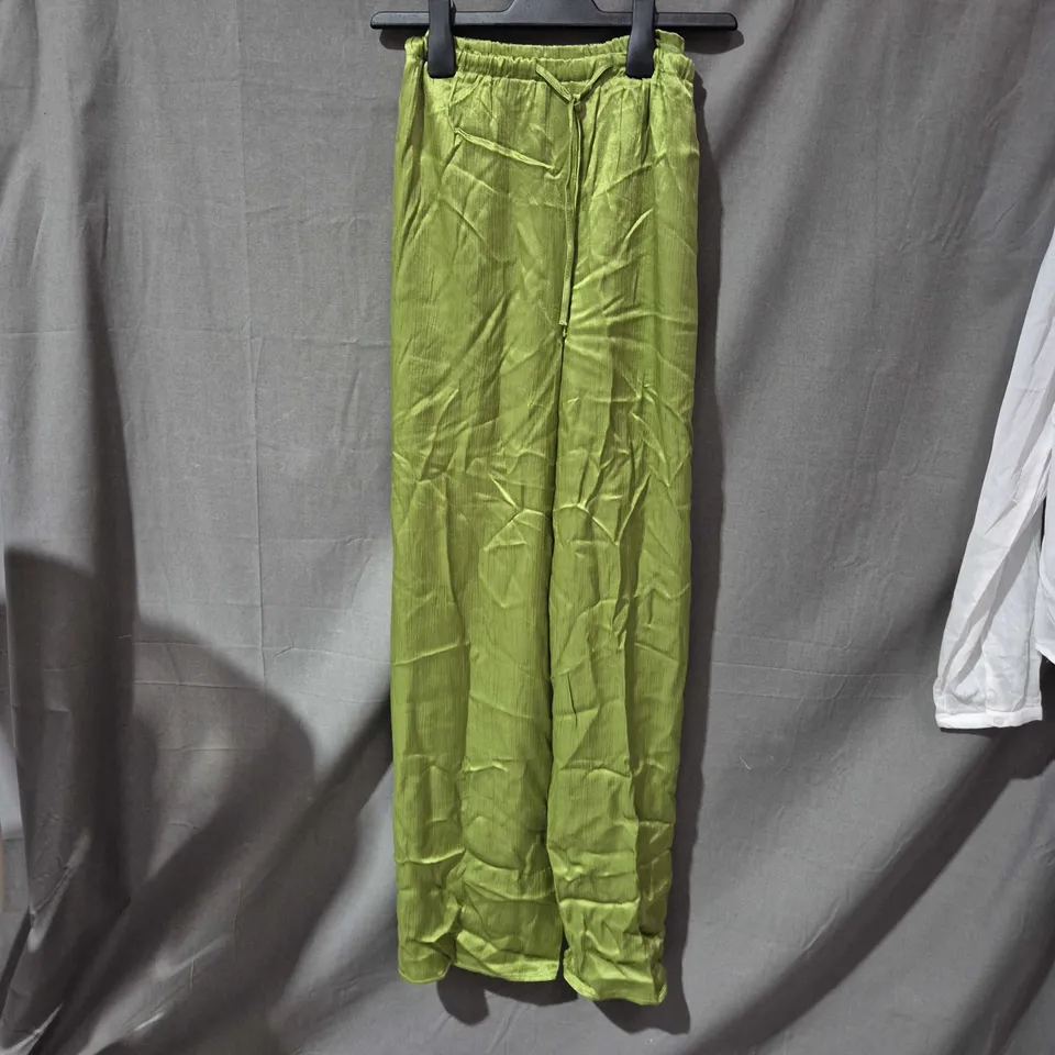 APPROXIMATLY 25 ITEMS INCLUDING JACKETS PANTS TOPS SOCKS ECT