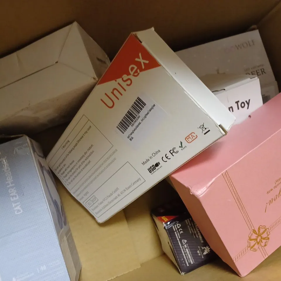 BOX OF APPROX 10 ASSORTED HOUSEHOLD ITEMS TO INCLUDE CAT TOY, DOG COMMUNICATION BUTTONS, LIGHT BULBS, ETC 