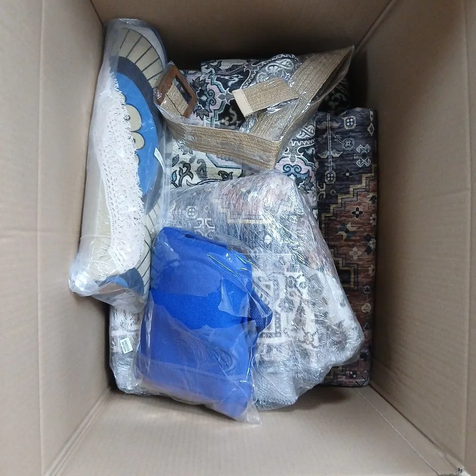 LARGE QUANTITY OF ASSORTED ITEMS TO INCLUDE RUGS, WOMENS CLOTHING & SERENITY NIGHT BEDDING, ETC - COLLECTION ONLY