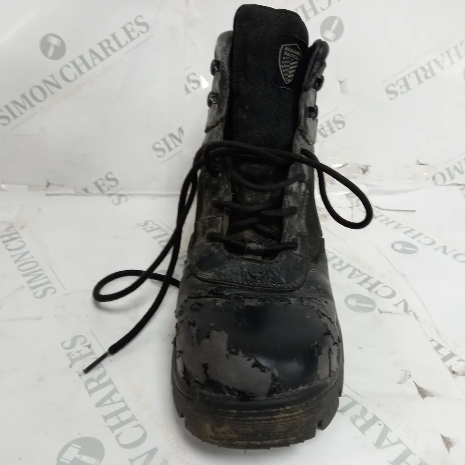 BOXED PAIR OF SKETCHERS WATERPROOF BOOTS BLACK SIZE 11