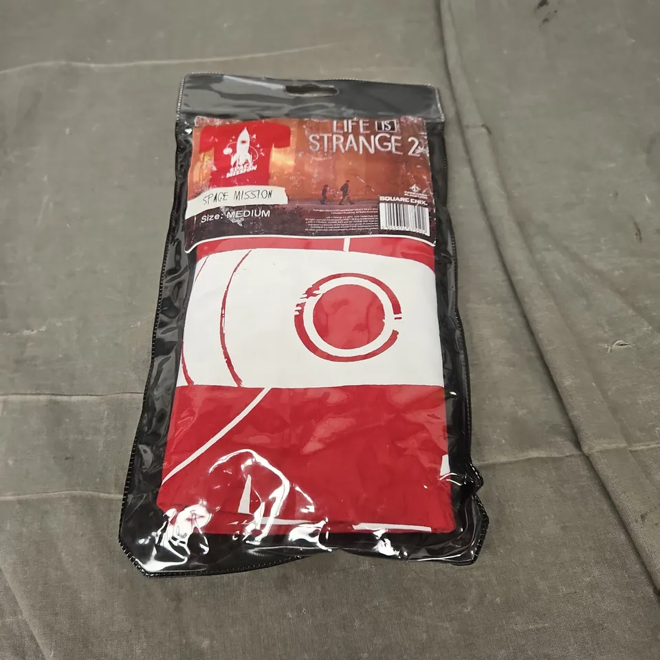 LIFE IS STRANGE 2 SPACE MISSION TSHIRT IN RED SIZE M