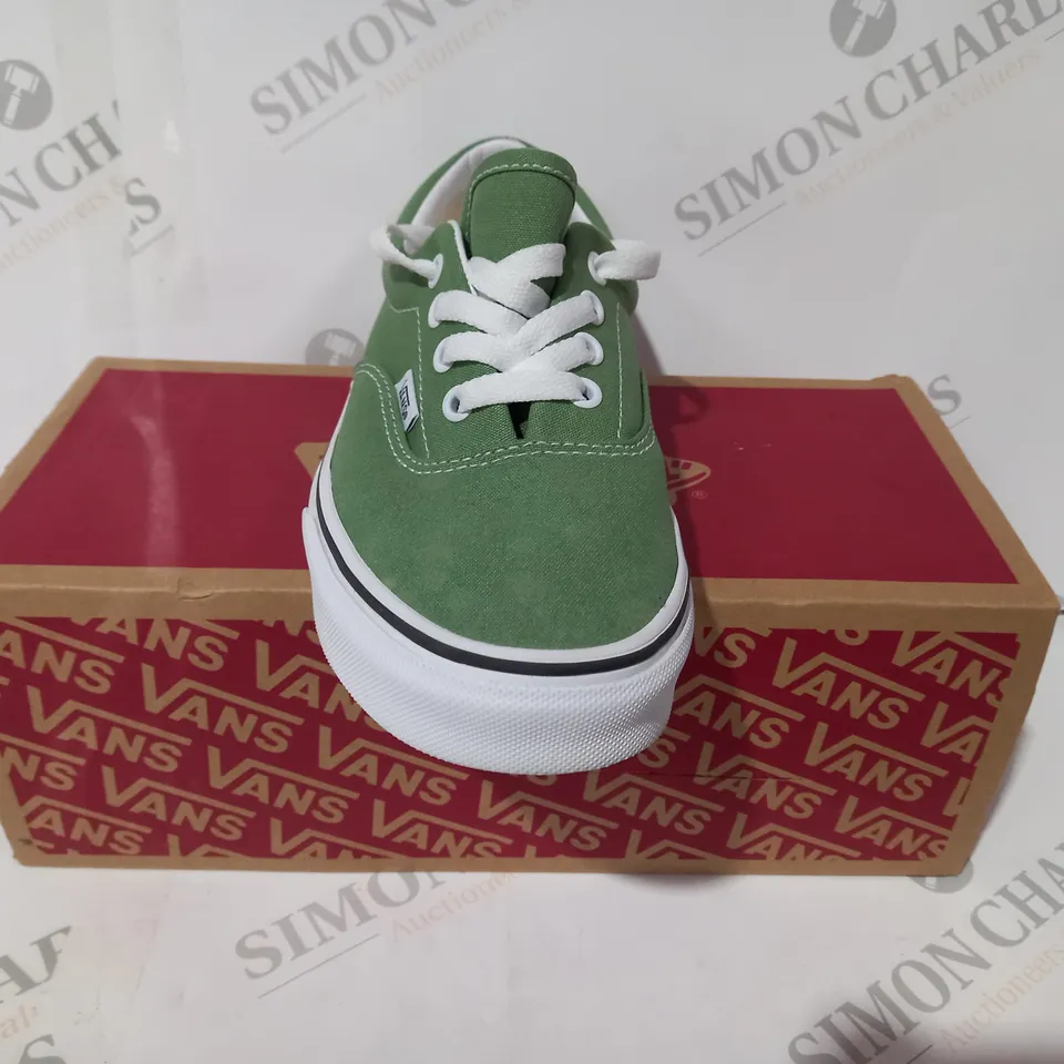 BOXED PAIR OF VANS ERA SHOES IN GREEN/WHITE UK SIZE 5