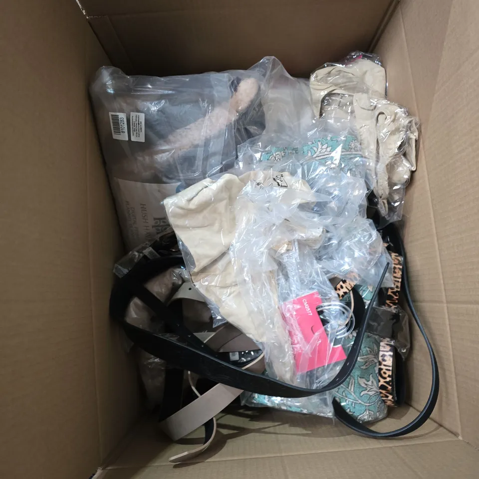 BOX OF APPROXIMATELY 12 ASSORTED ITEMS TO INCLUDE : CHRISTMAS LIGHT AND PLASTIC FLOWER BOUQUET 