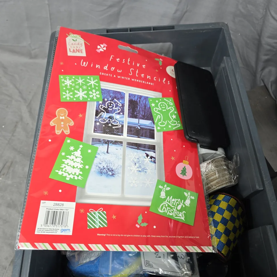 TOTE OF APPROXIMATELY 15 ASSORTED ITEMS TO INCLUDE: PEPPER MILL AND CASIO CALCULATOR