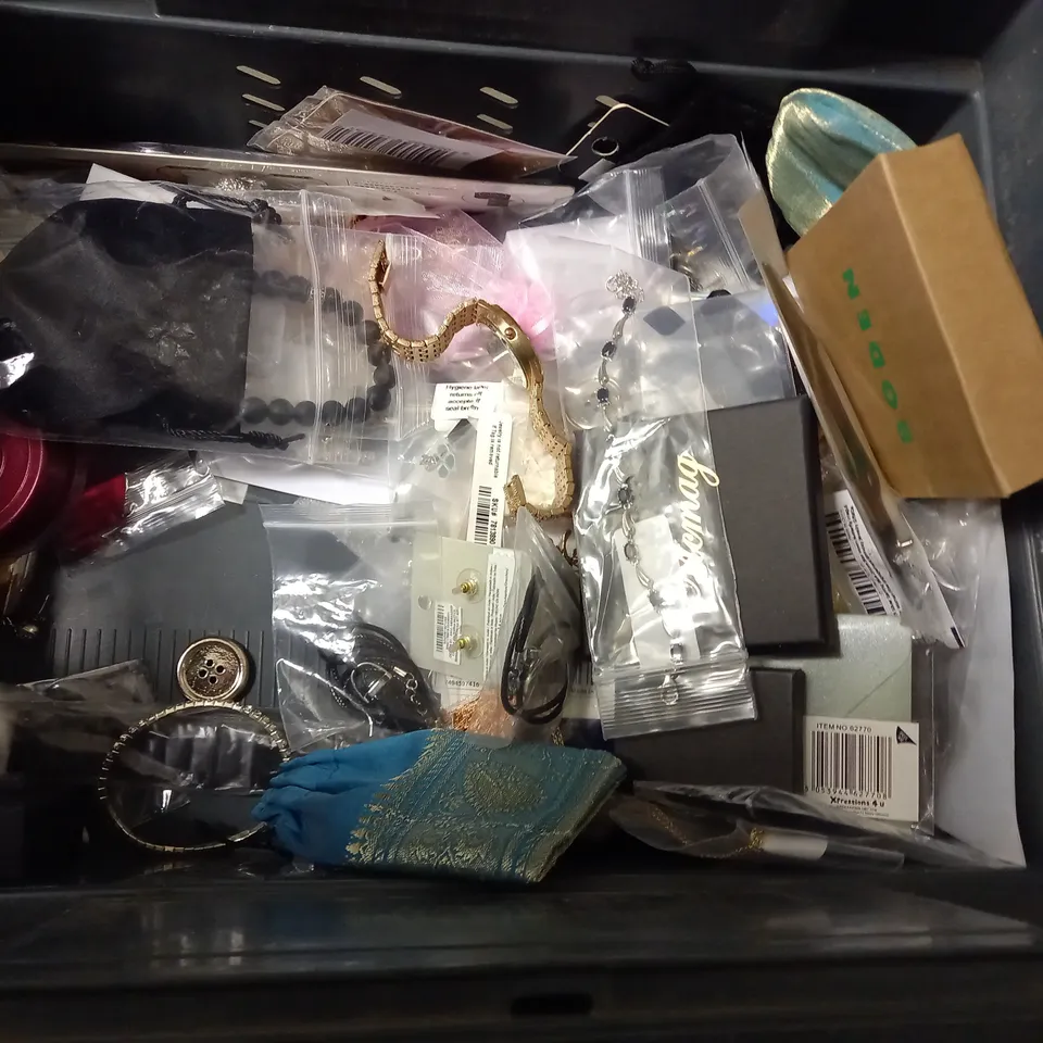 lot of assorted jewellery and watch items 