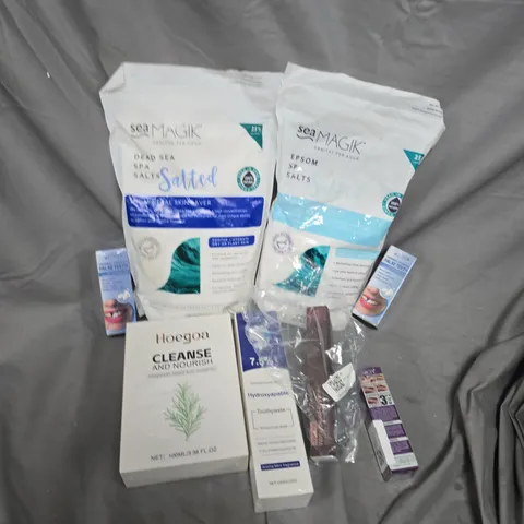 APPROXIMATELY 15 ASSORTED HEALTH & BEAUTY PRODUCTS TO INCLUDE SEAMAGIK DEAD SEA SPA SALTS, HOEGOA CLEANSE AND NOURISH SHAMPOO, HYDROXYAPATITE TOOTHPASTE, ETC