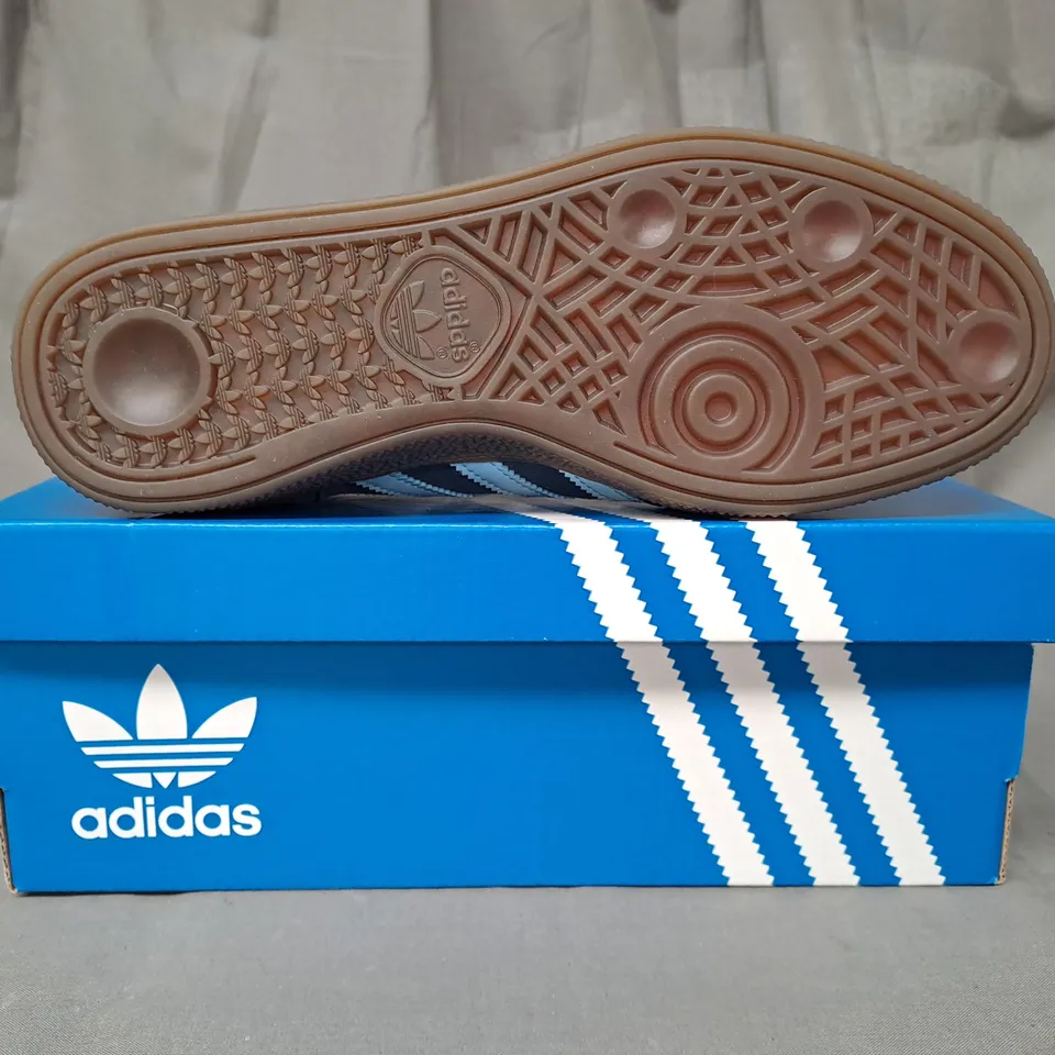 BOXED PAIR OF ADIDAS HANDBALL SPEZIAL SHOES IN NAVY/LIGHT BLUE UK SIZE 5.5