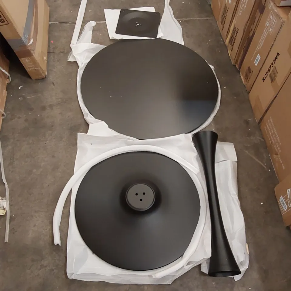 BOXED ROUND TABLE IN BLACK (3 BOXES)
