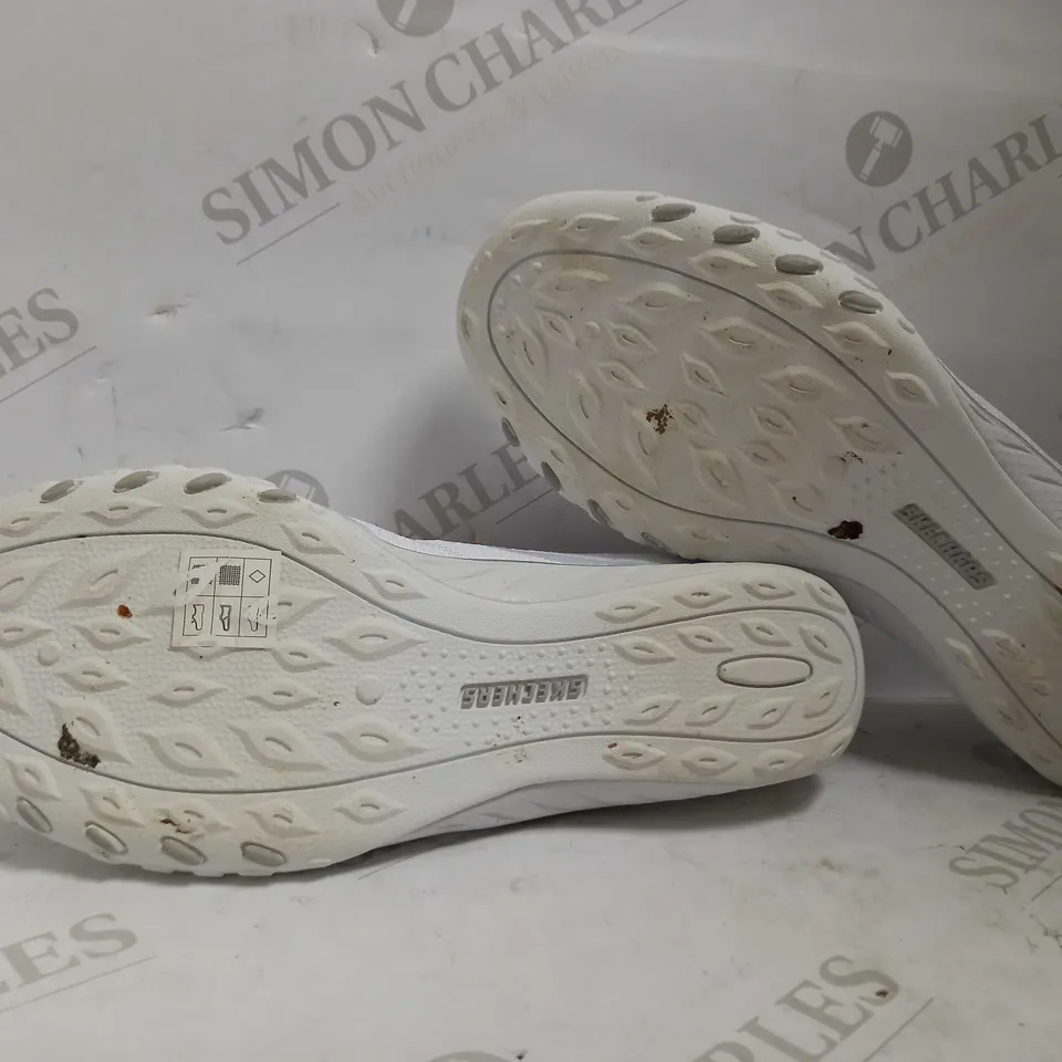 SKECHERS BREATH EASY TRAINER WHITE SIZE 6 