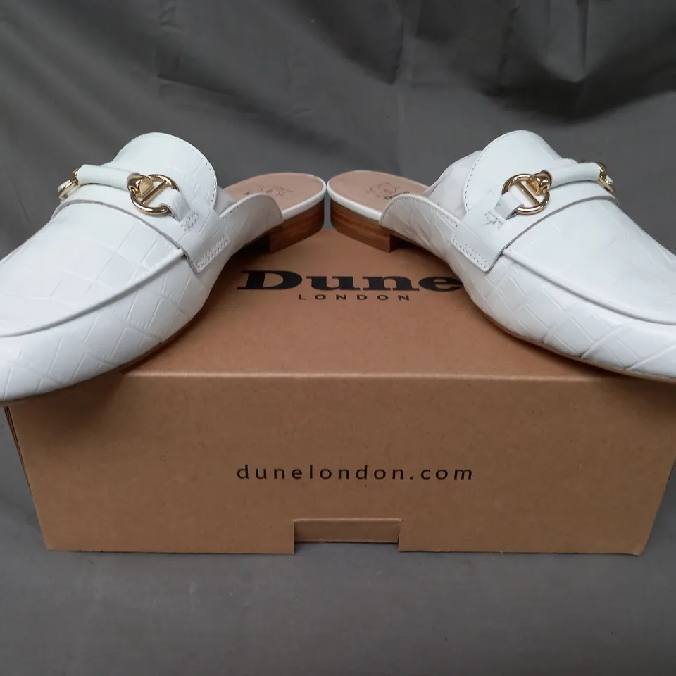 BOXED PAIR OF DUNE LONDON 803 GLOWIN SLIM SOLE SHOES IN WHITE CROC SIZE 5