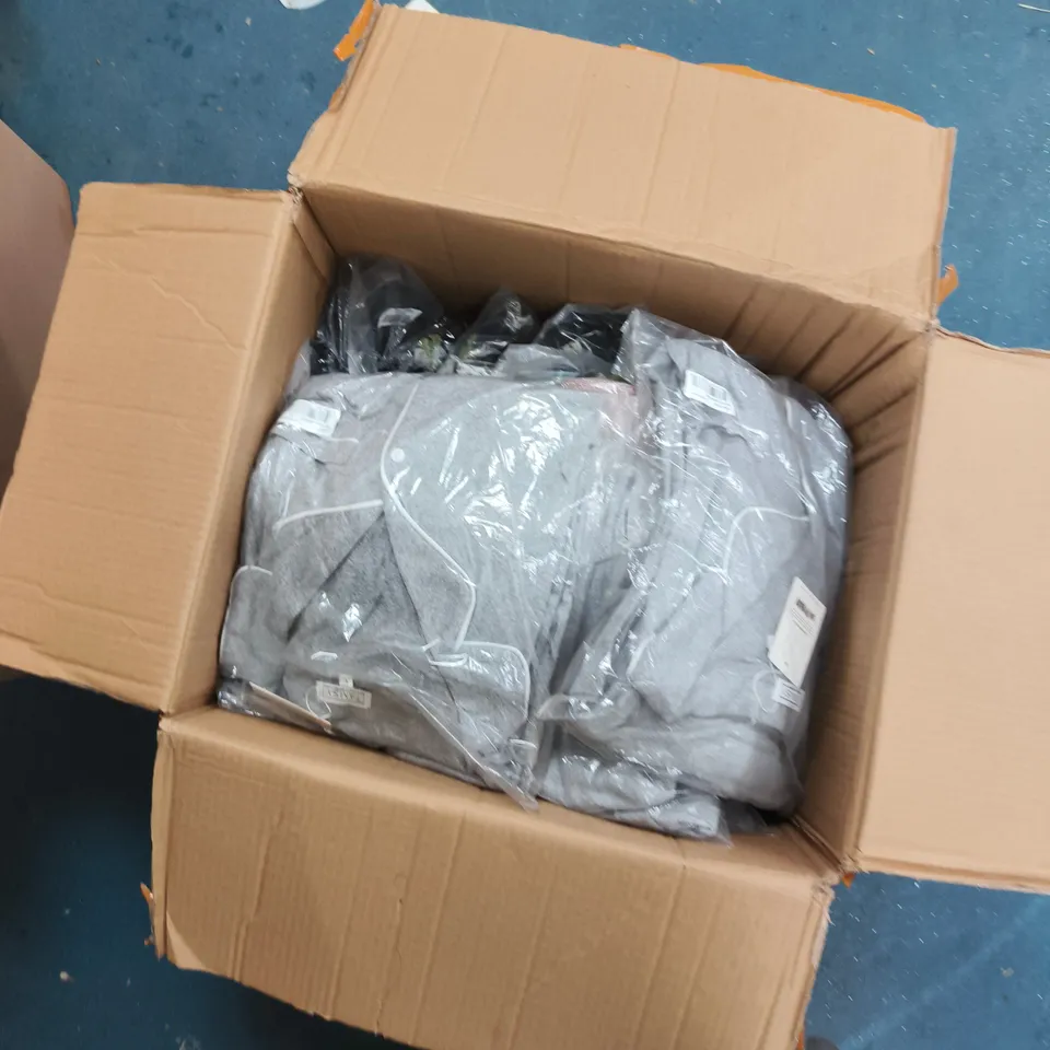 BOX OF APPROXIMATELY 30 ASSORTED CLOTHING ITEMS TO INCLUDE: TAMSY SLEEP SET