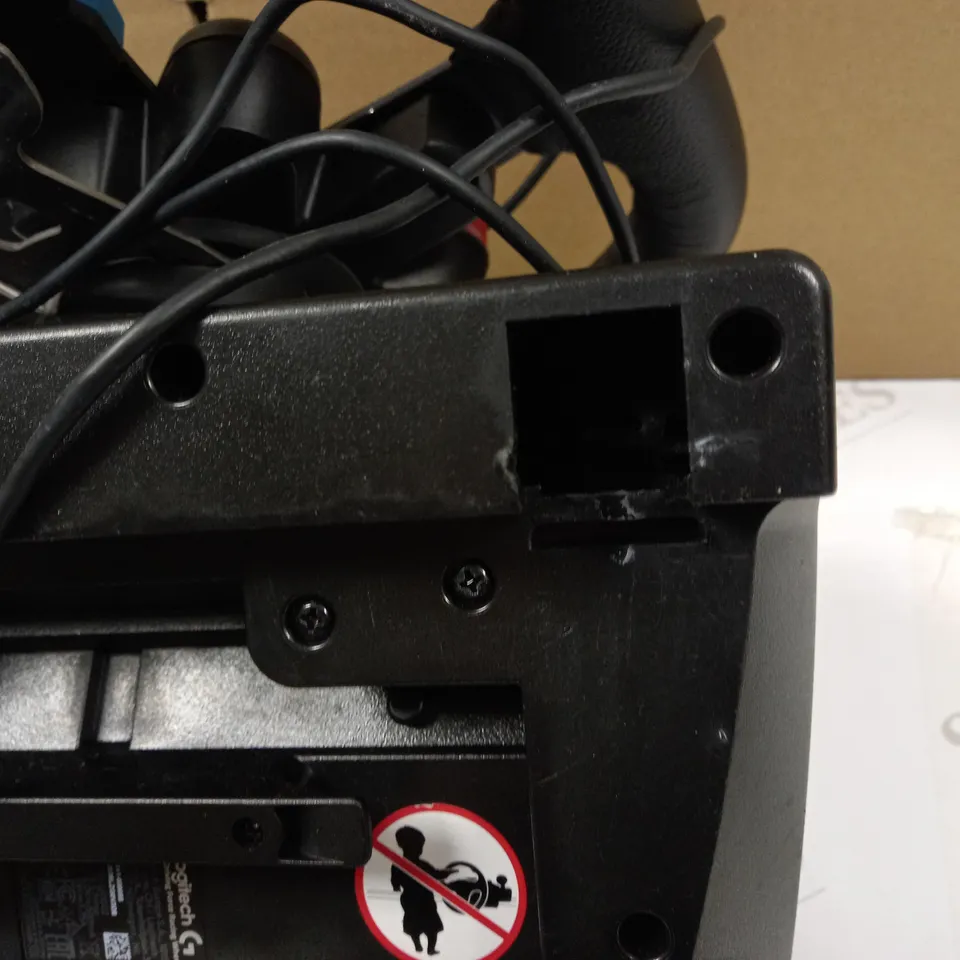 LOGITECH G29 DRIVING FORCE GAMING STEERING WHEEL 