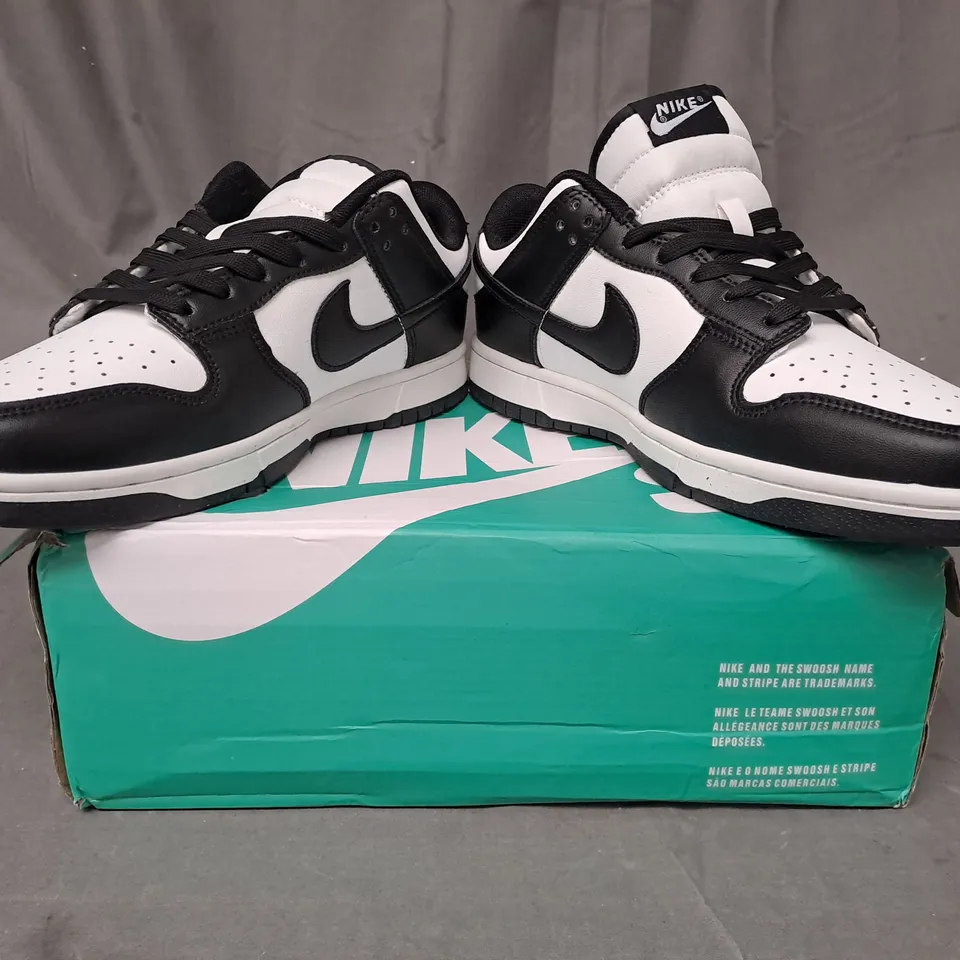 BOXED PAIR OF NIKE SB SHOES IN BLACK/WHITE UK SIZE 8