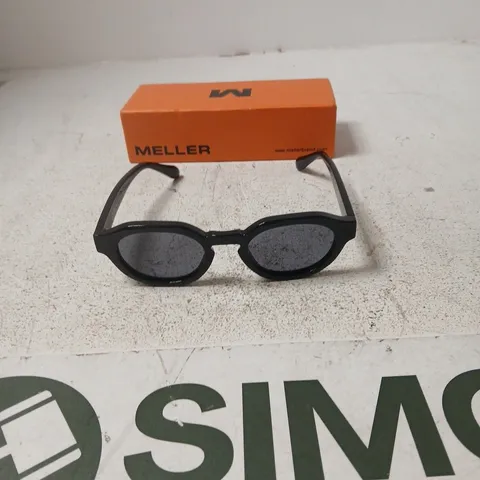 MELLER SUNGLASSES – BLACK FRAME WITH ORANGE BOX