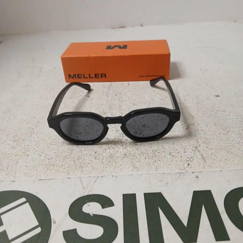 MELLER SUNGLASSES – BLACK FRAME WITH ORANGE BOX
