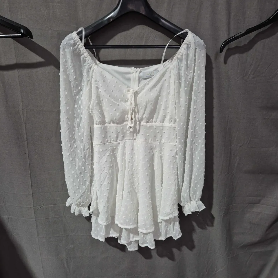 APROXIMATLY 25 ITEMS TOPS,PANTS AND DRESSES ECT 